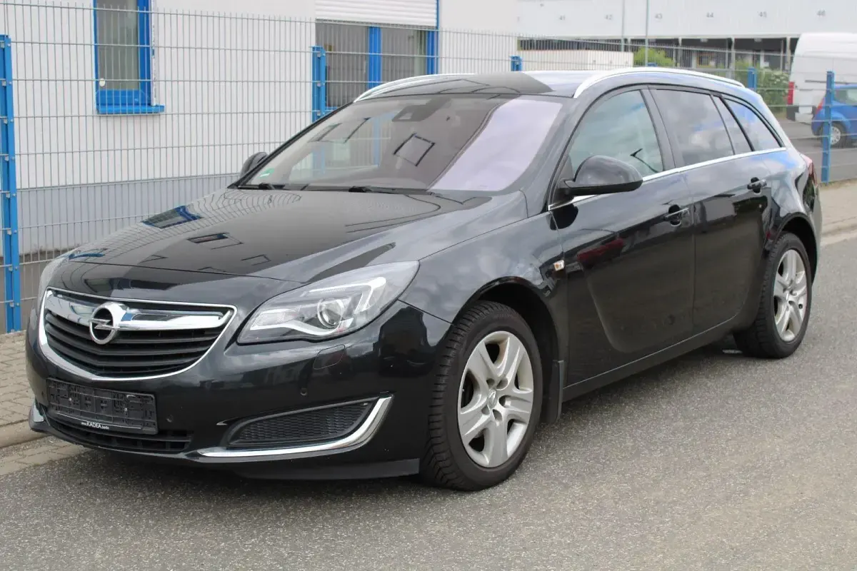 Gebraucht Opel Insignia Edition 136 PS (100 kW) 2016 Schwarz Kombi