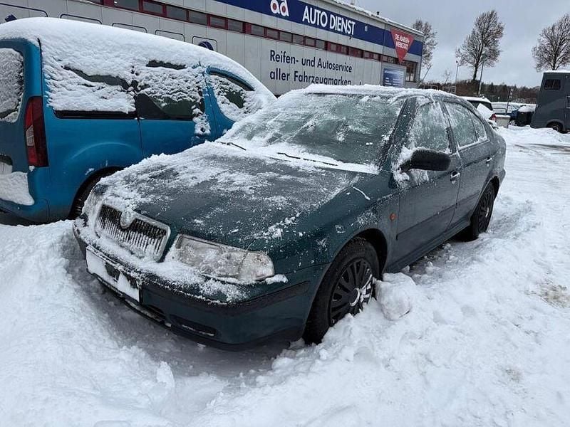 Grün Gebraucht 1998 Skoda Octavia Limousine | 777 € (Guter Preis) - Bild 1/4