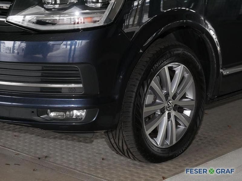 Gebraucht VW Multivan Highline 199 PS (146 kW) 2019 Starlight blue metallic Van