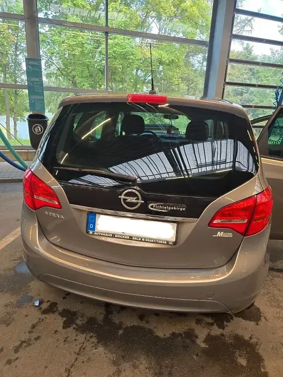Gebraucht Opel Meriva Edition 101 PS (74 kW) 2011 Braun Van / Kleinbus