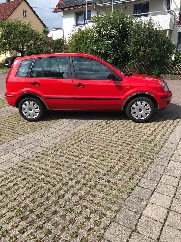 Rot Gebraucht 2003 Ford Fusion Ambiente Limousine | 1.650 € (Fairer Preis) - Bild 1/4