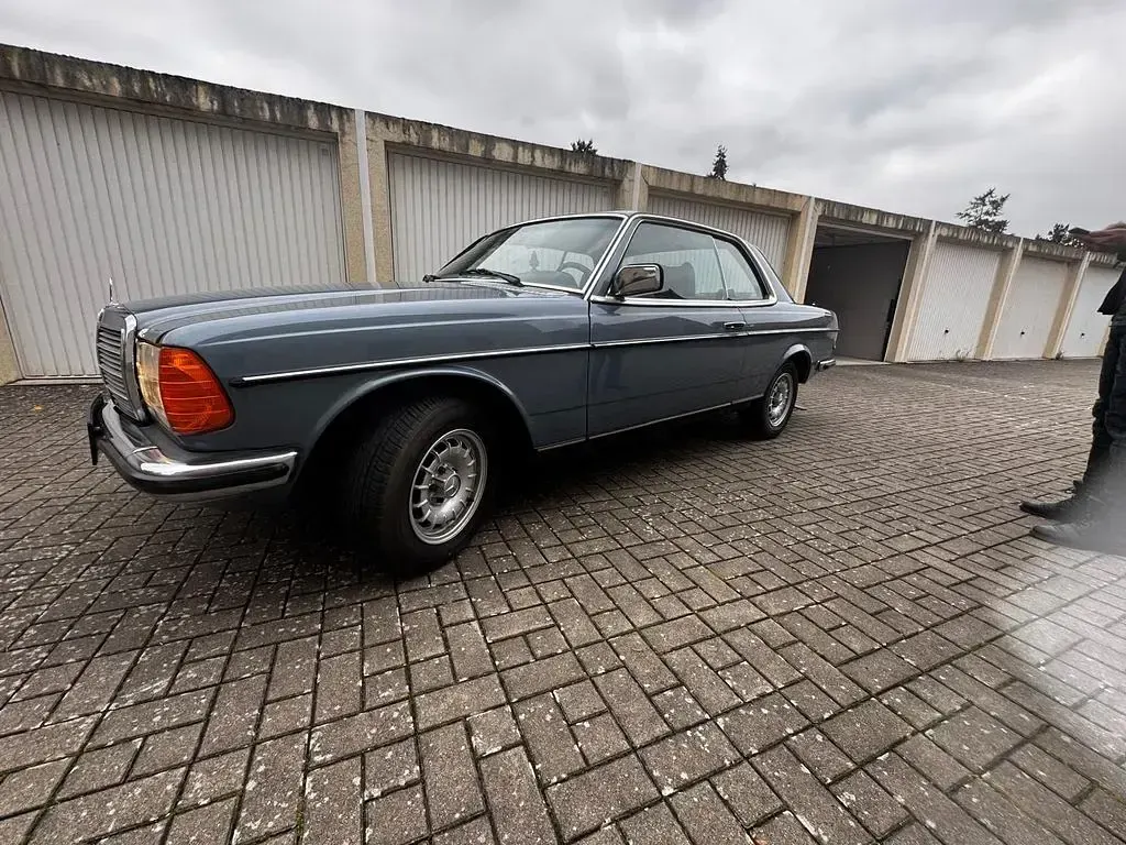 Gebraucht Mercedes 230 110 PS (80 kW) 1977 Blau Coupé