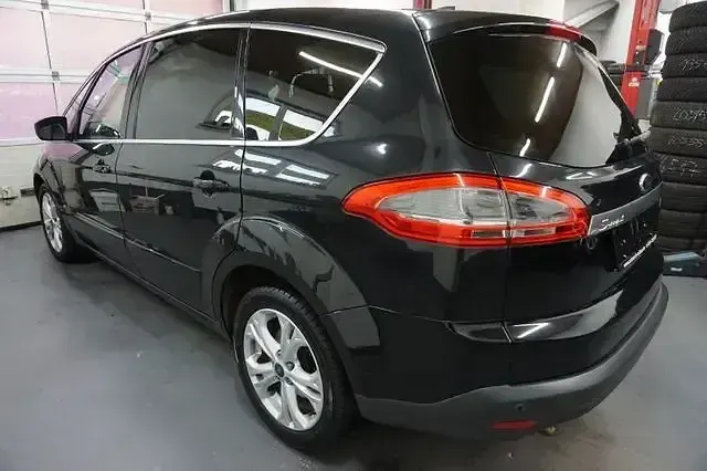 Gebraucht Ford S-MAX Titanium 140 PS (102 kW) 2014 Schwarz Van / Kleinbus