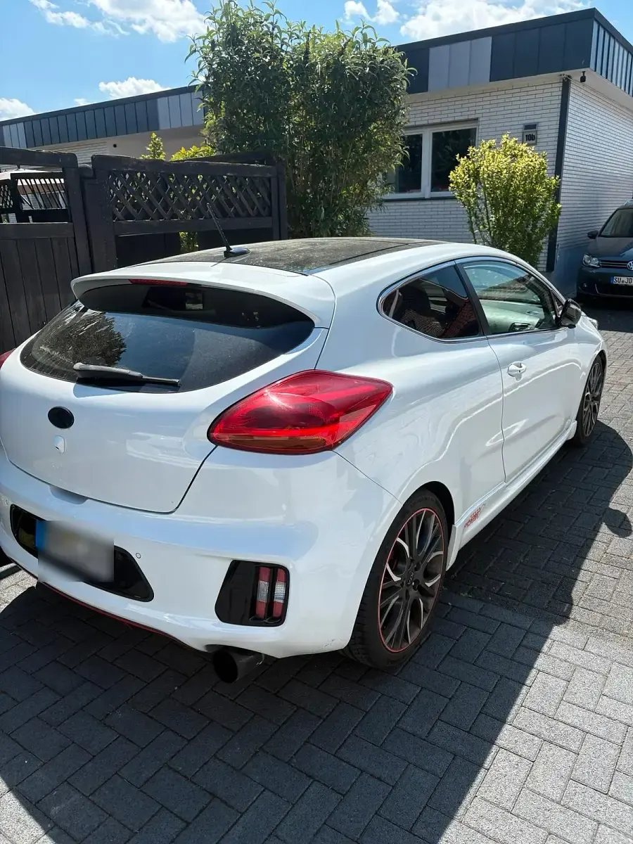 Używany Kia ProCeed GT 204 KM (150 kW) 2014 Biały Hatchback