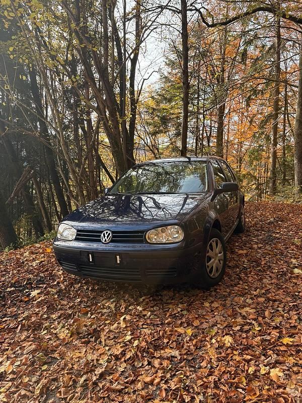 Blau Gebraucht 2002 VW Golf IV Kleinwagen | 550 € (Superpreis) - Bild 1/4