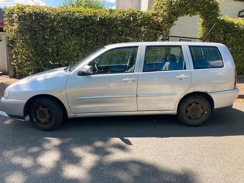 Grau Gebraucht 2001 VW Polo Kombi | 650 € (Guter Preis) - Bild 1/4