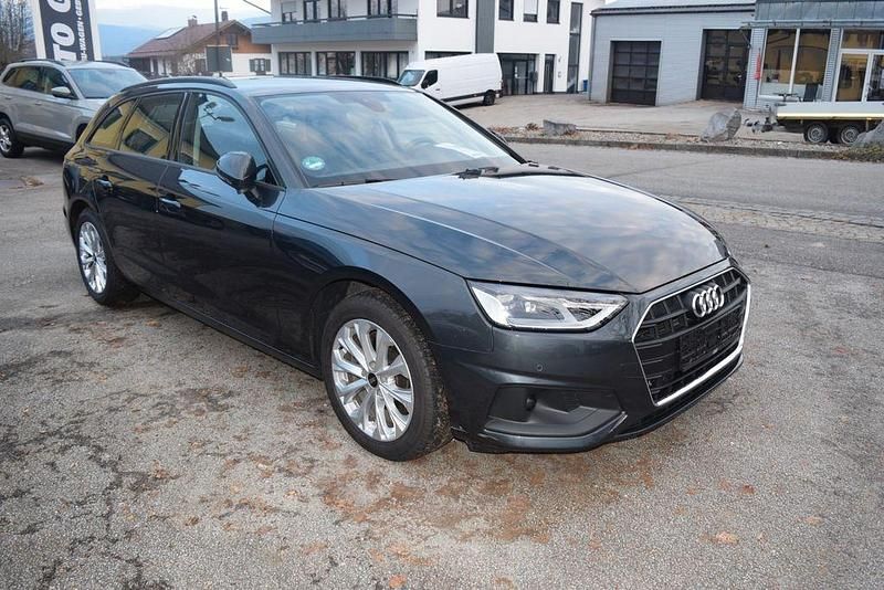 Gebraucht Audi A4 150 PS (110 kW) 2022 Grau Kombi