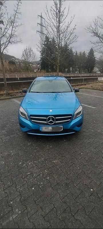 Gebraucht Mercedes A200 140 PS (102 kW) 2015 Blau Kleinwagen