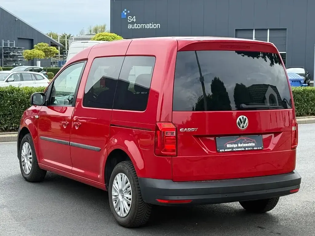 Gebraucht VW Caddy Trendline 102 PS (75 kW) 2018 Rot Van / Kleinbus