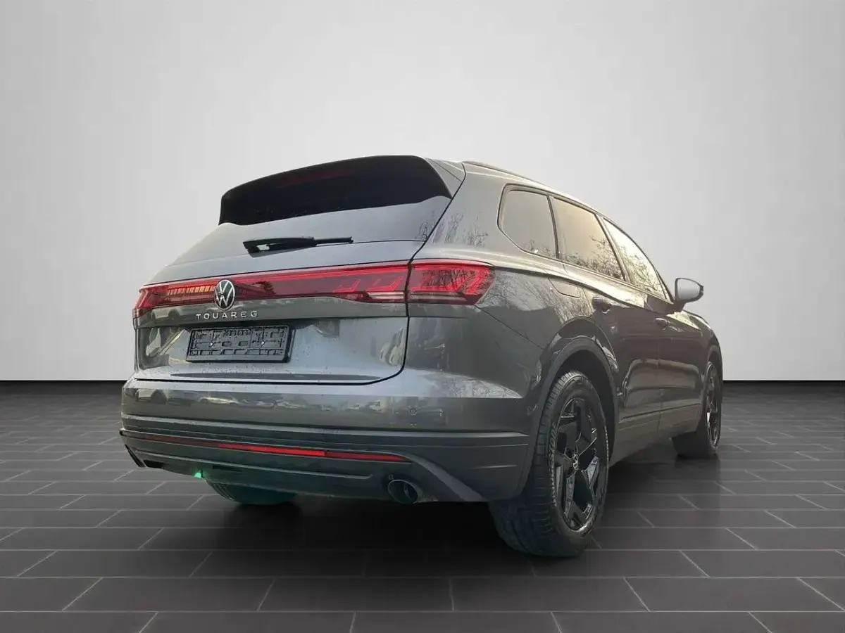 Gebraucht VW Touareg Basis 286 PS (210 kW) 2025 Siliziumgrau metallic (metallic) SUV