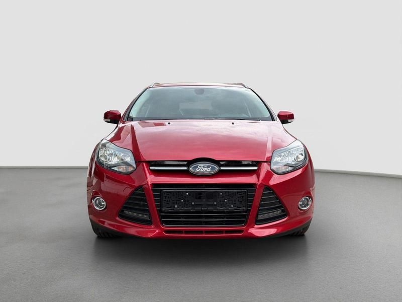 Używany Ford Focus Titanium 150 KM (110 kW) 2011 Czerwony Kombi