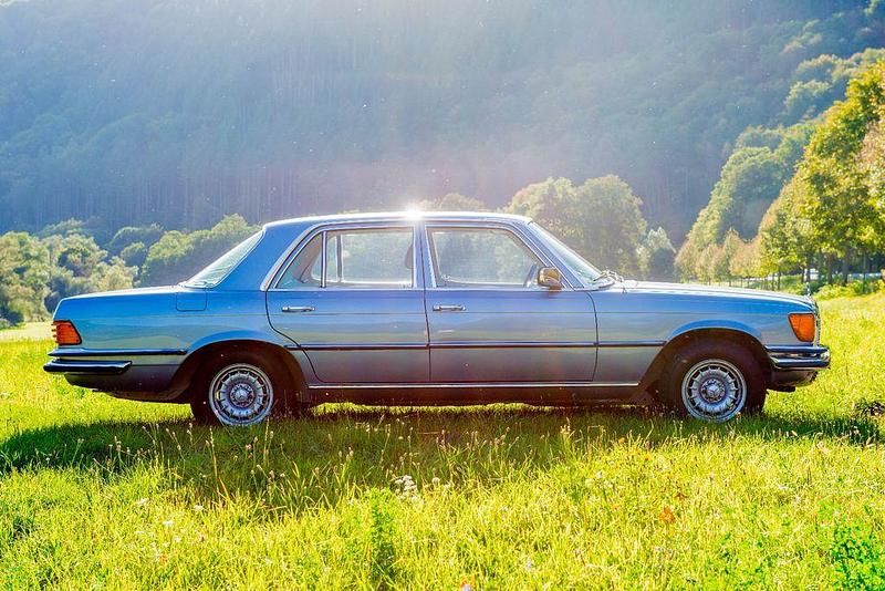 Blau Gebraucht 1974 Mercedes S280 Limousine | 16.900 € - Bild 1/4