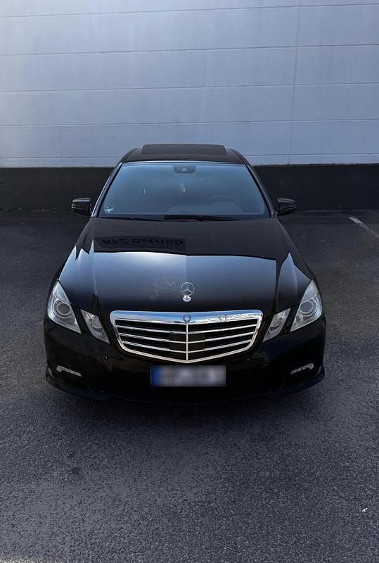 Gebraucht Mercedes E500 387 PS (284 kW) 2009 Schwarz Limousine