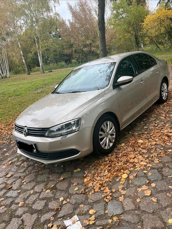 Gebraucht VW Jetta Comfortline 105 PS (77 kW) 2012 Grau Limousine