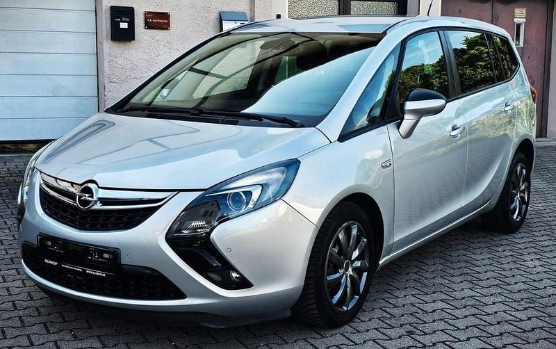 Silber Gebraucht 2016 Opel Zafira Tourer Van / Kleinbus | 9.200 € (Guter Preis) - Bild 1/4