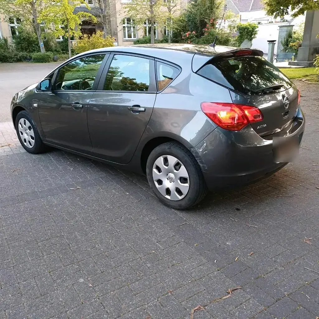 Gebraucht Opel Astra 90 PS (66 kW) 2012 Braun Kleinwagen