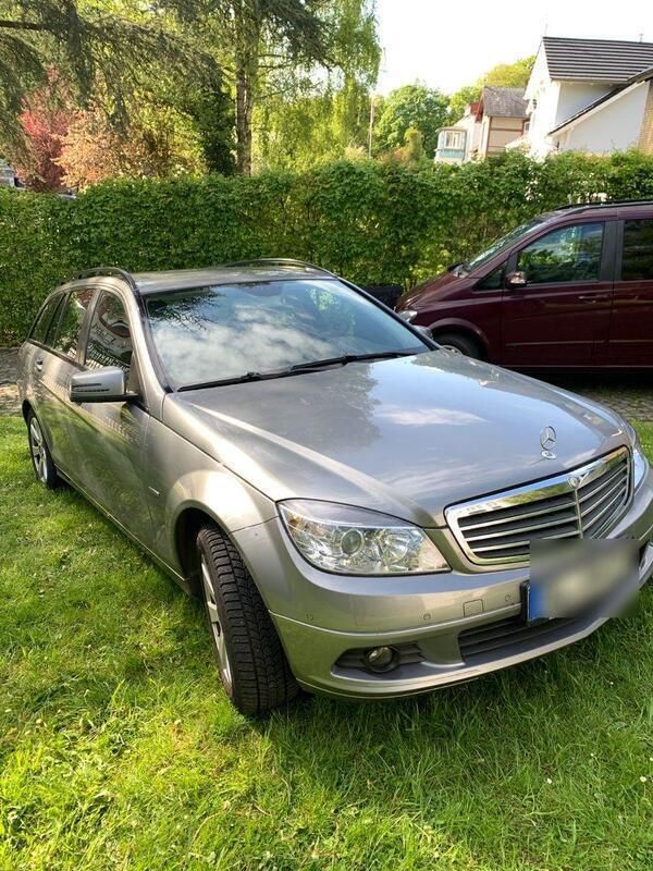 Grau Gebraucht 2011 Mercedes 220 Kombi | 6.000 € - Bild 1/4