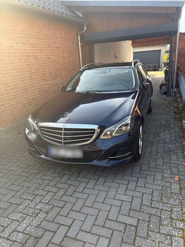 Blau Gebraucht 2015 Mercedes E350 Exclusive Kombi | 19.900 € (Guter Preis) - Bild 1/4