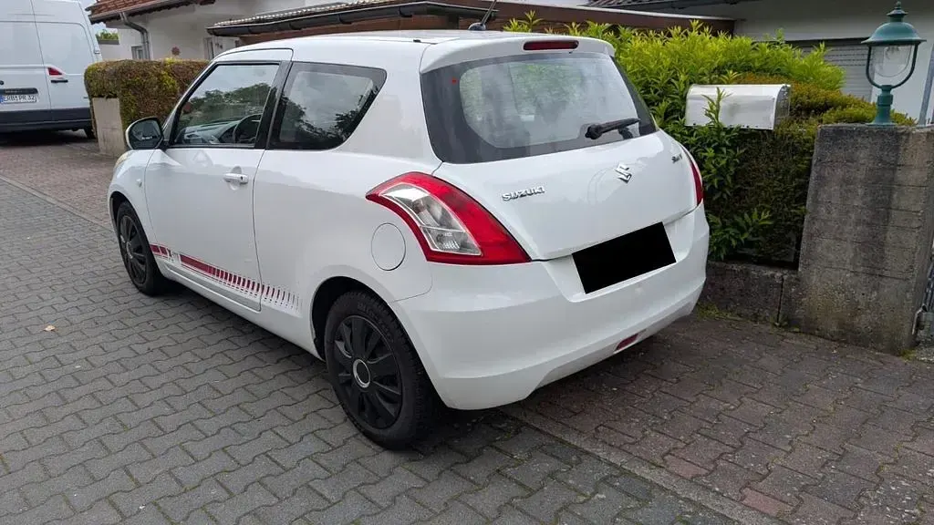 Gebraucht Suzuki Swift Basic 94 PS (69 kW) 2013 Weiß Kleinwagen