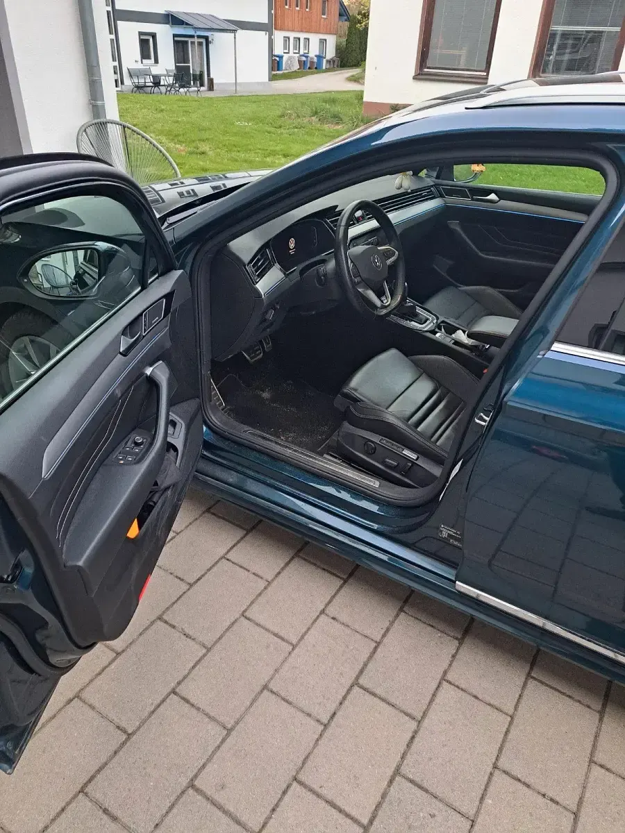 Gebraucht VW Passat R-line 200 PS (147 kW) 2022 Blau Kombi