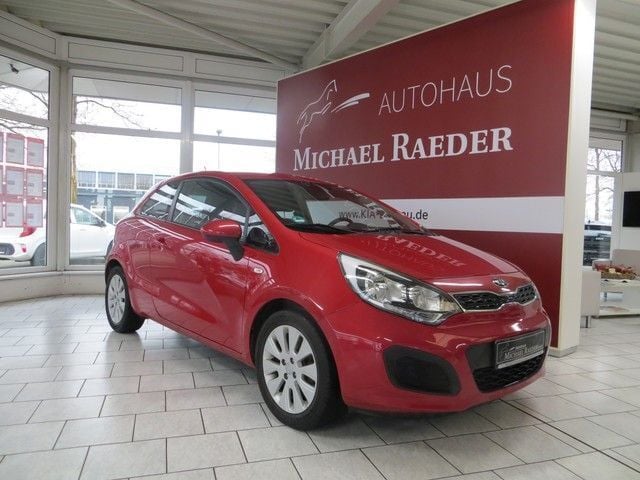 Gebraucht Kia Rio Edition 7 86 PS (63 kW) 2013 Rot Limousine