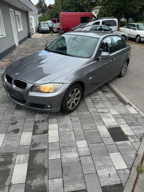 Grau Gebraucht 2009 BMW 320 Comfort Edition Limousine | 2.500 € (Superpreis) - Bild 1/4