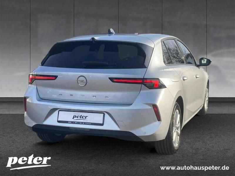 Używany Opel Astra Edition 131 KM (96 kW) 2025 Srebrny Sedan/Limuzyna