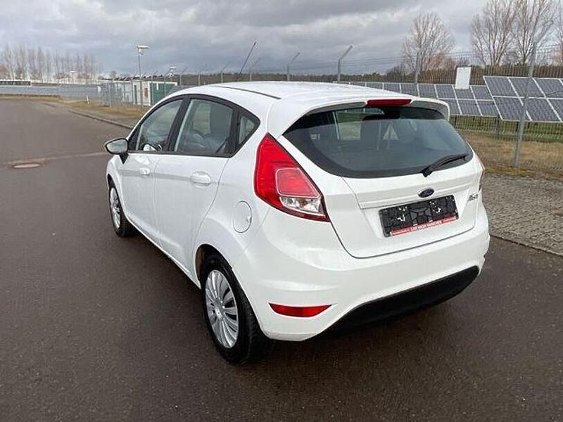 Gebraucht Ford Fiesta Trend 75 PS (55 kW) 2017 Weiß Limousine