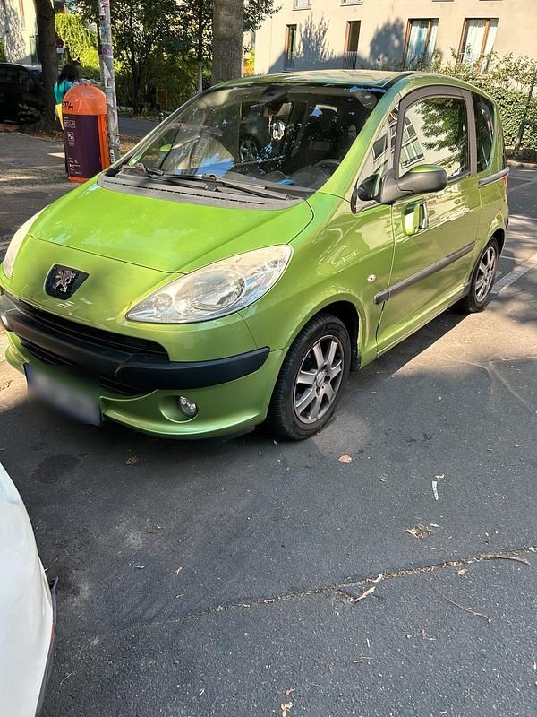 Grau Gebraucht 2006 Peugeot 1007 Kleinwagen | 2.499 € - Bild 1/4