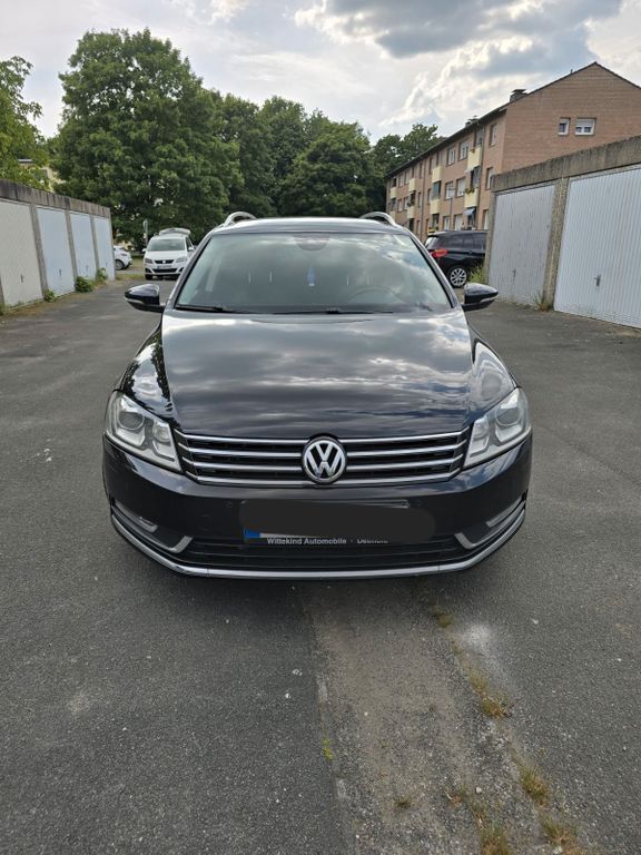 Schwarz Gebraucht 2011 VW Passat Comfortline Kombi | 7.499 € (Guter Preis) - Bild 1/4