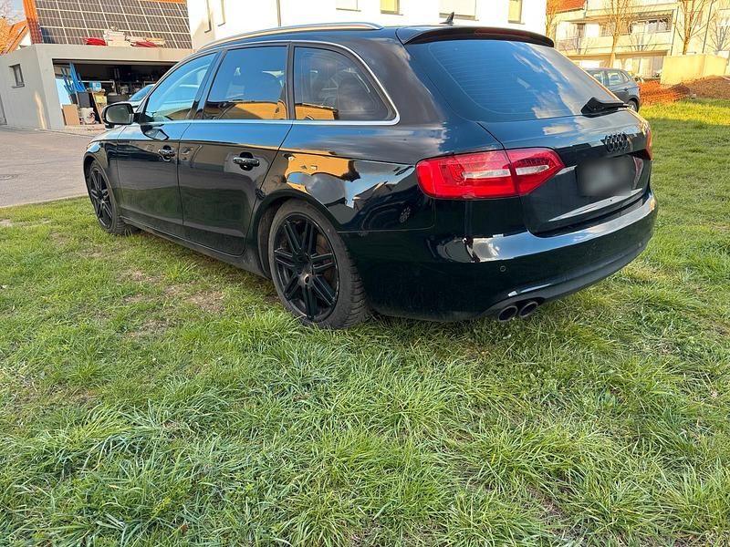 Gebraucht Audi A4 177 PS (130 kW) 2013 Schwarz Kombi