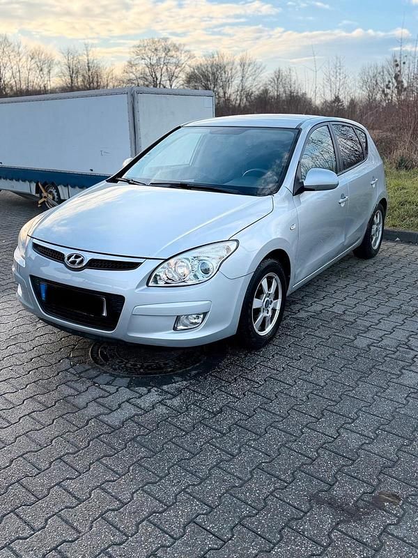 Gebraucht Hyundai i30 130 PS (95 kW) 2007 Silber Kleinwagen