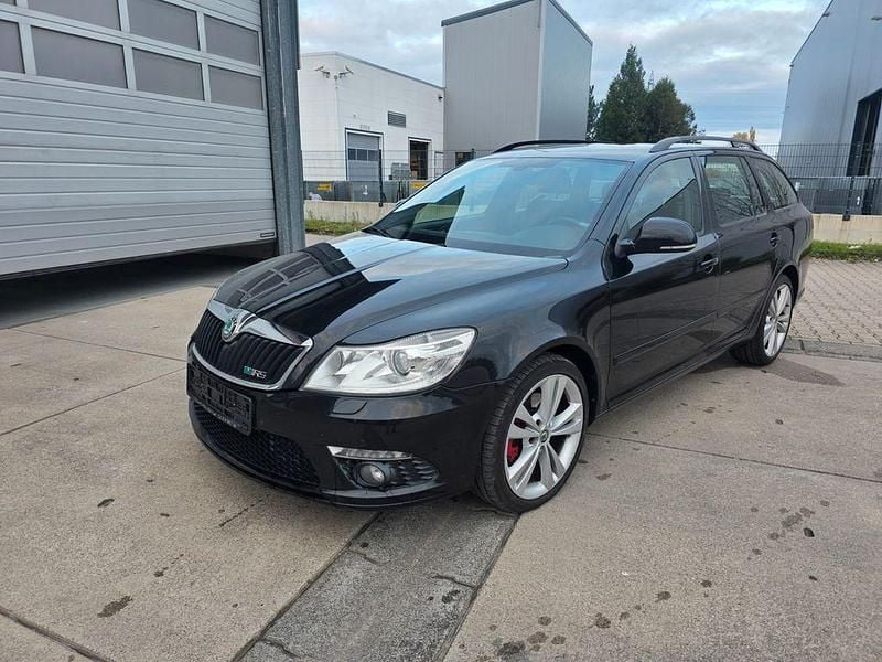 Schwarz Gebraucht 2011 Skoda Octavia RS Kombi | 5.490 € (Guter Preis) - Bild 1/4