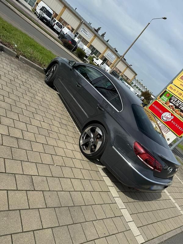 Gebraucht VW Passat 177 PS (130 kW) 2014 Grau Limousine