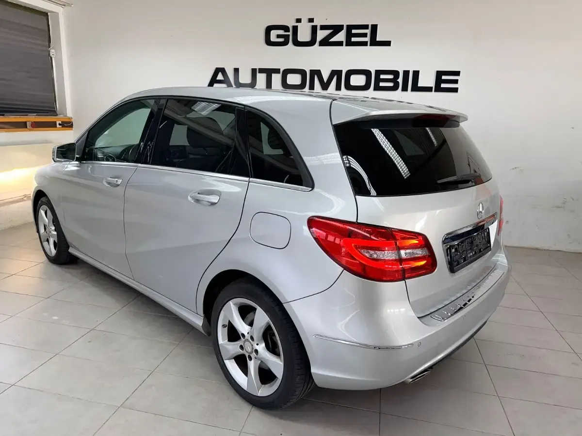 Gebraucht Mercedes B250 211 PS (155 kW) 2014 Silber Kleinwagen