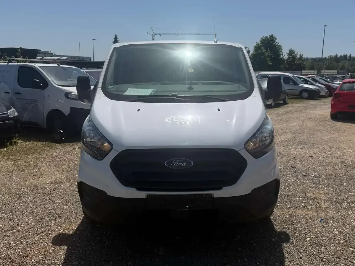 Gebraucht Ford Transit Custom 105 PS (77 kW) 2018 Frostweiß Van / Kleinbus