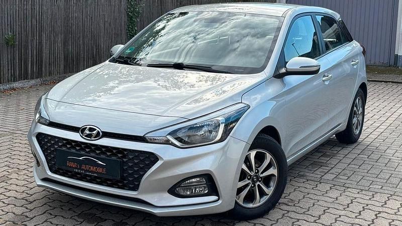 Sleek silver Gebraucht 2019 Hyundai i20 Trend Limousine | 7.700 € (Fairer Preis) - Bild 1/4