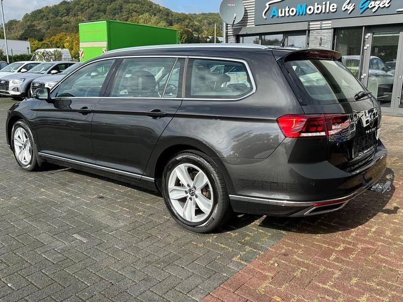 Gebraucht VW Passat Elegance 200 PS (147 kW) 2024 Grau Kombi