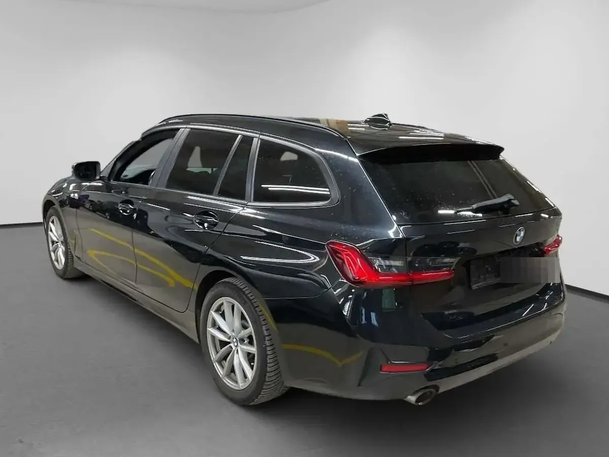 Używany BMW 330 Advantage 265 KM (194 kW) 2019 Czarny Sedan/Limuzyna