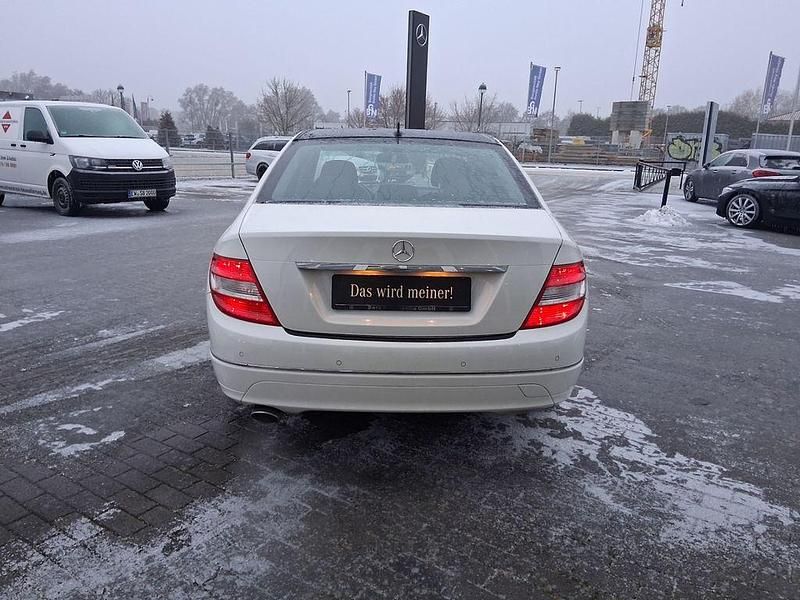 Gebraucht Mercedes C200 Elegance 184 PS (135 kW) 2008 Calcitweiss  unilack Limousine