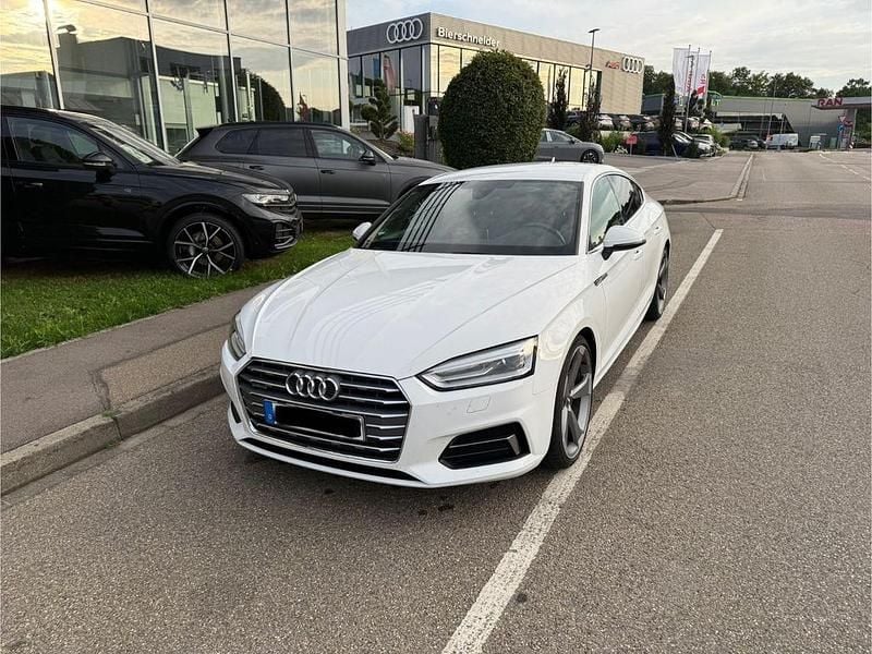 Weiß Gebraucht 2018 Audi A5 Sportback Sport Kleinwagen | 22.999 € (Guter Preis) - Bild 1/4