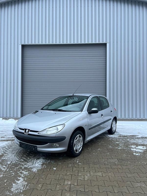 Gebraucht Peugeot 206 75 PS (55 kW) 1999 Silber Kleinwagen