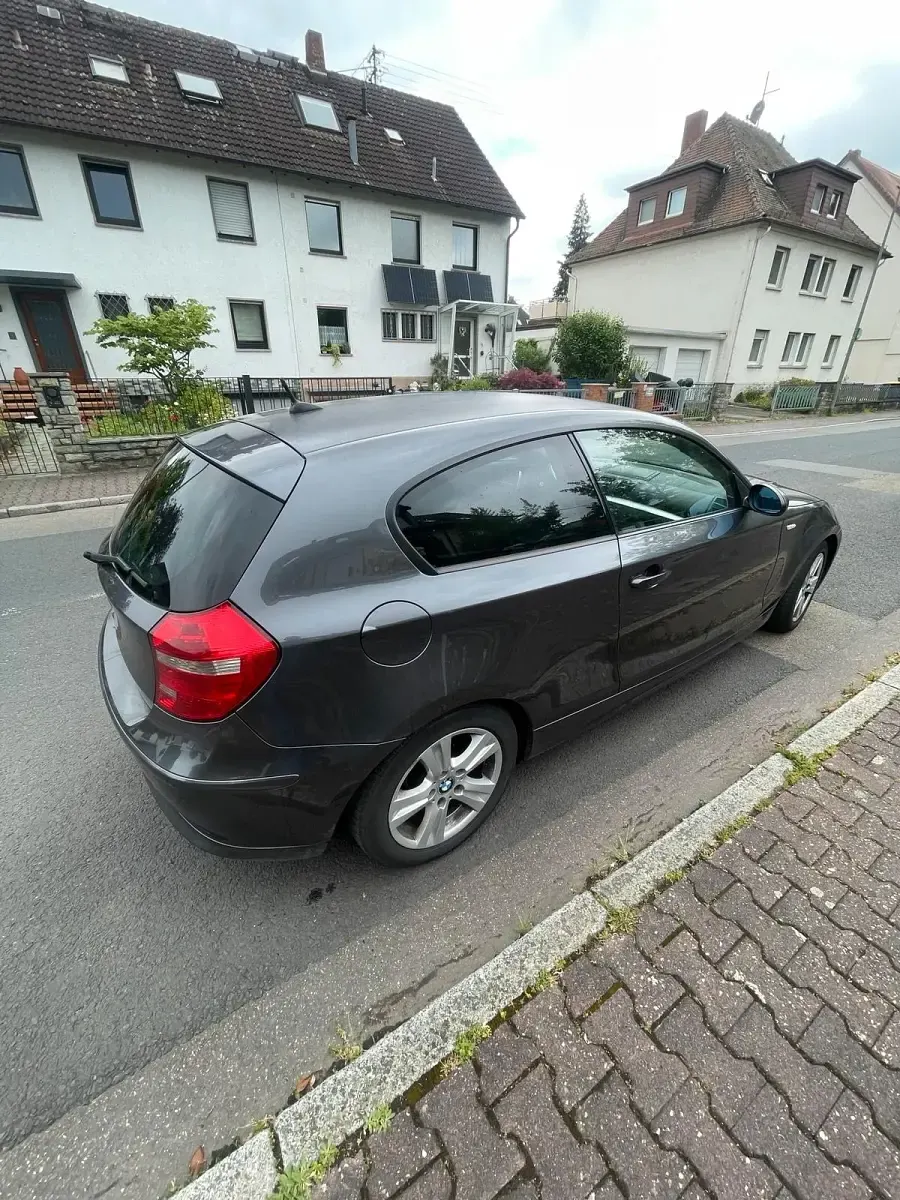 Gebraucht BMW 118 143 PS (105 kW) 2009 Grau Kleinwagen