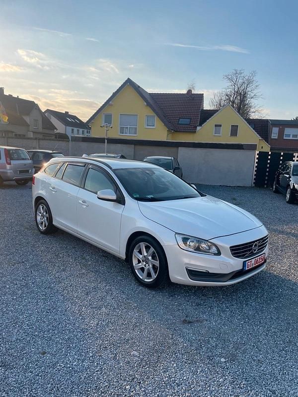 Gebraucht Volvo V60 114 PS (83 kW) 2014 Weiß Kombi