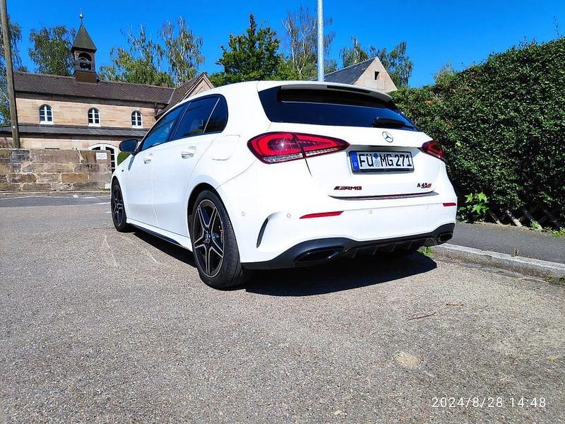 Weiß Gebraucht 2021 Mercedes A250 Limousine | 27.800 € (Etwas zu teuer) - Bild 1/4
