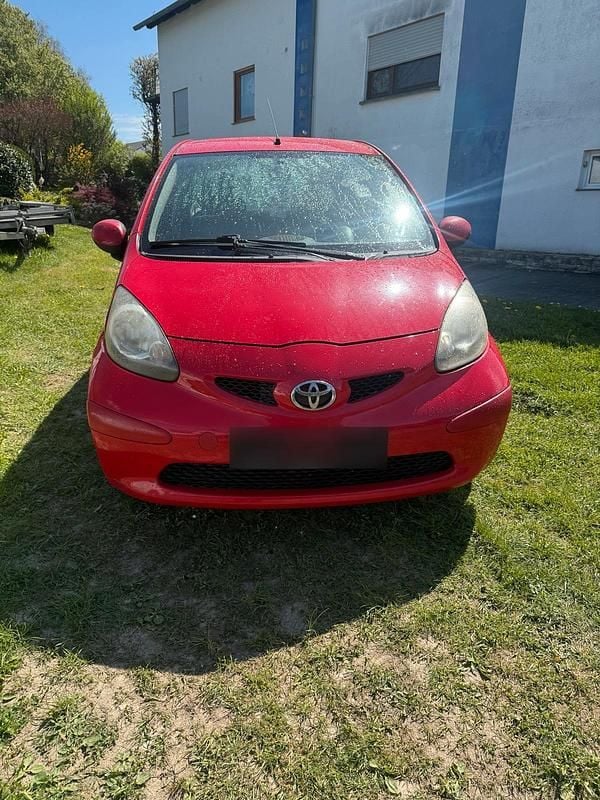 Brugt Toyota Aygo 68 HK (50 kW) 2006 Rød Hatchback