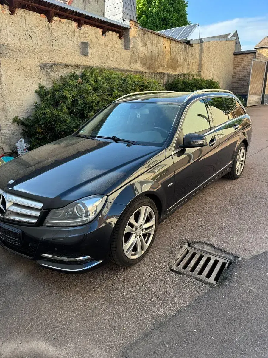 Gebraucht Mercedes C200 Avantgarde 136 PS (100 kW) 2012 Schwarz Kombi
