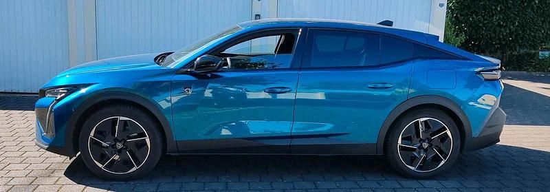 Blau Gebraucht 2024 Peugeot 408 GT GTi SUV | 28.950 € - Bild 1/4