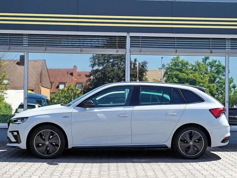 Gebraucht Skoda Scala Monte Carlo 150 PS (110 kW) 2025 Weiß Kleinwagen