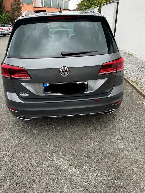 Gebraucht VW Golf Sportsvan Highline 131 PS (96 kW) 2019 Silber Van / Kleinbus